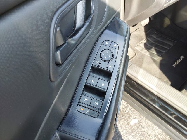 Used 2024 Nissan Rogue S AWD/4WD image 16
