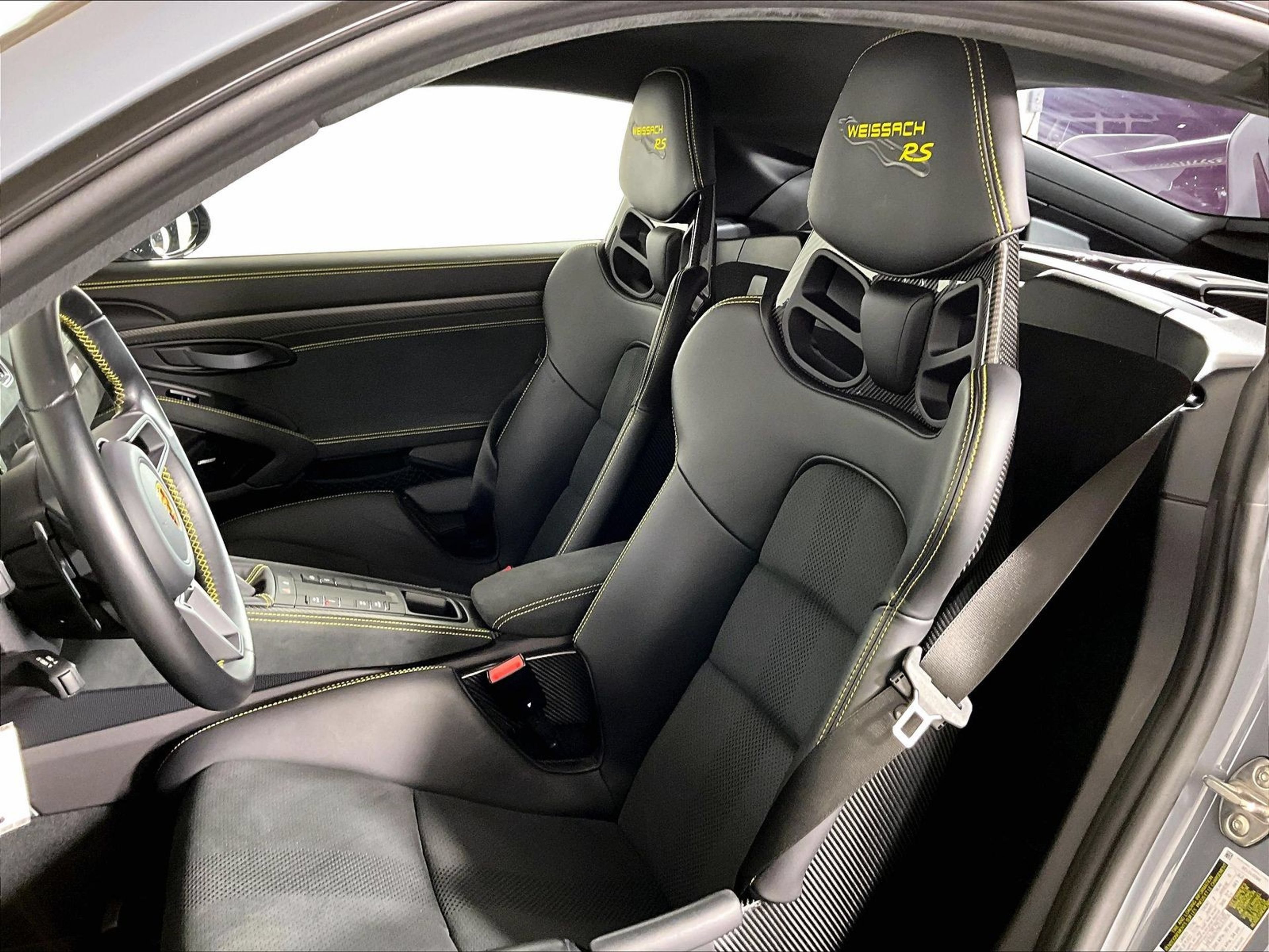 Certified 2024 Porsche 718 Cayman GT4 RS RWD image 5