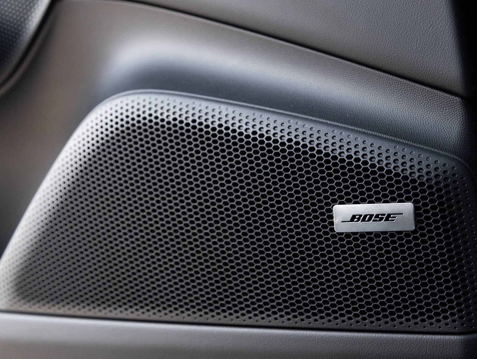 Certified 2025 Porsche Macan Electric RWD image 21