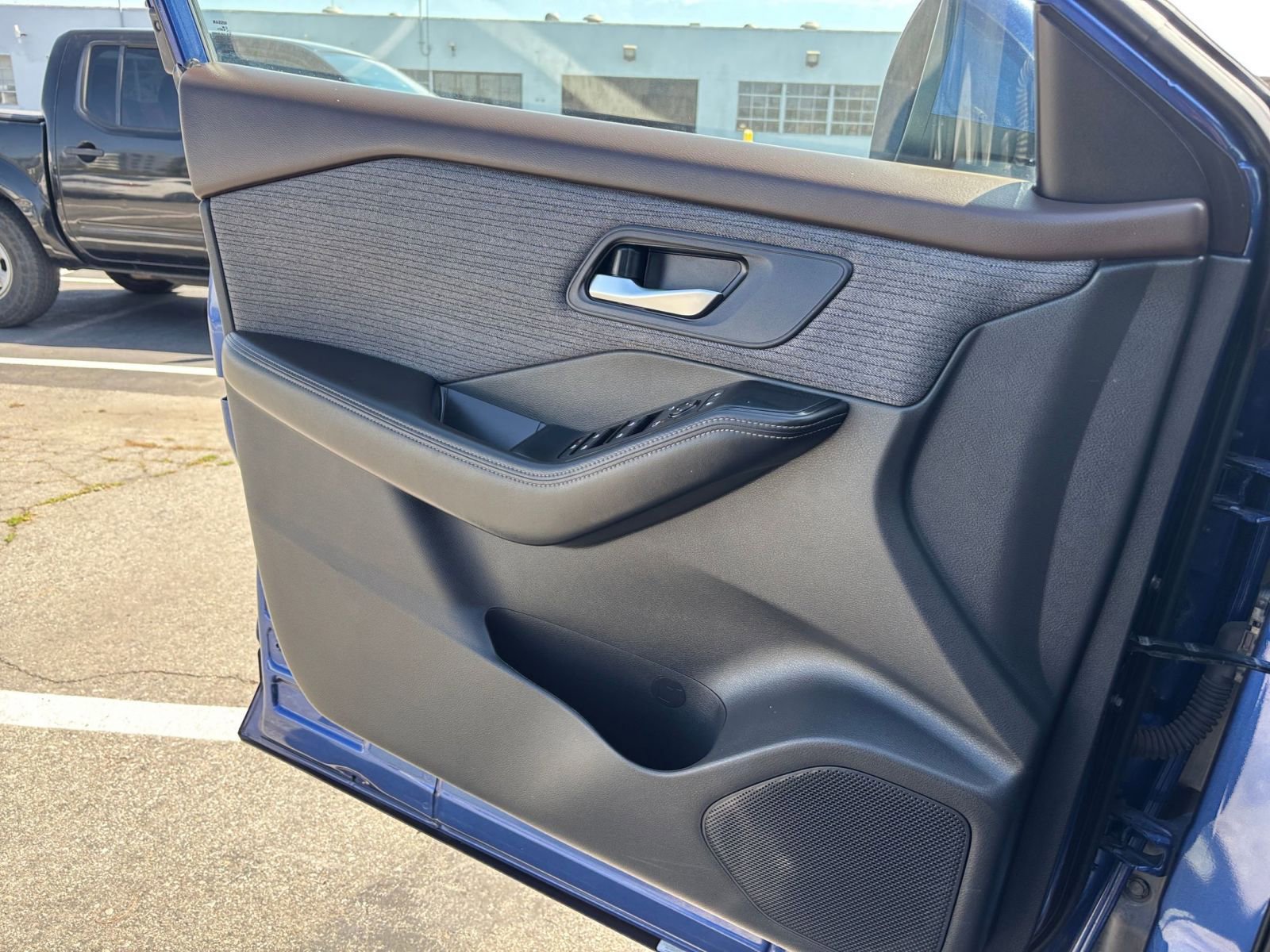 Used 2023 Nissan Rogue SV FWD image 18