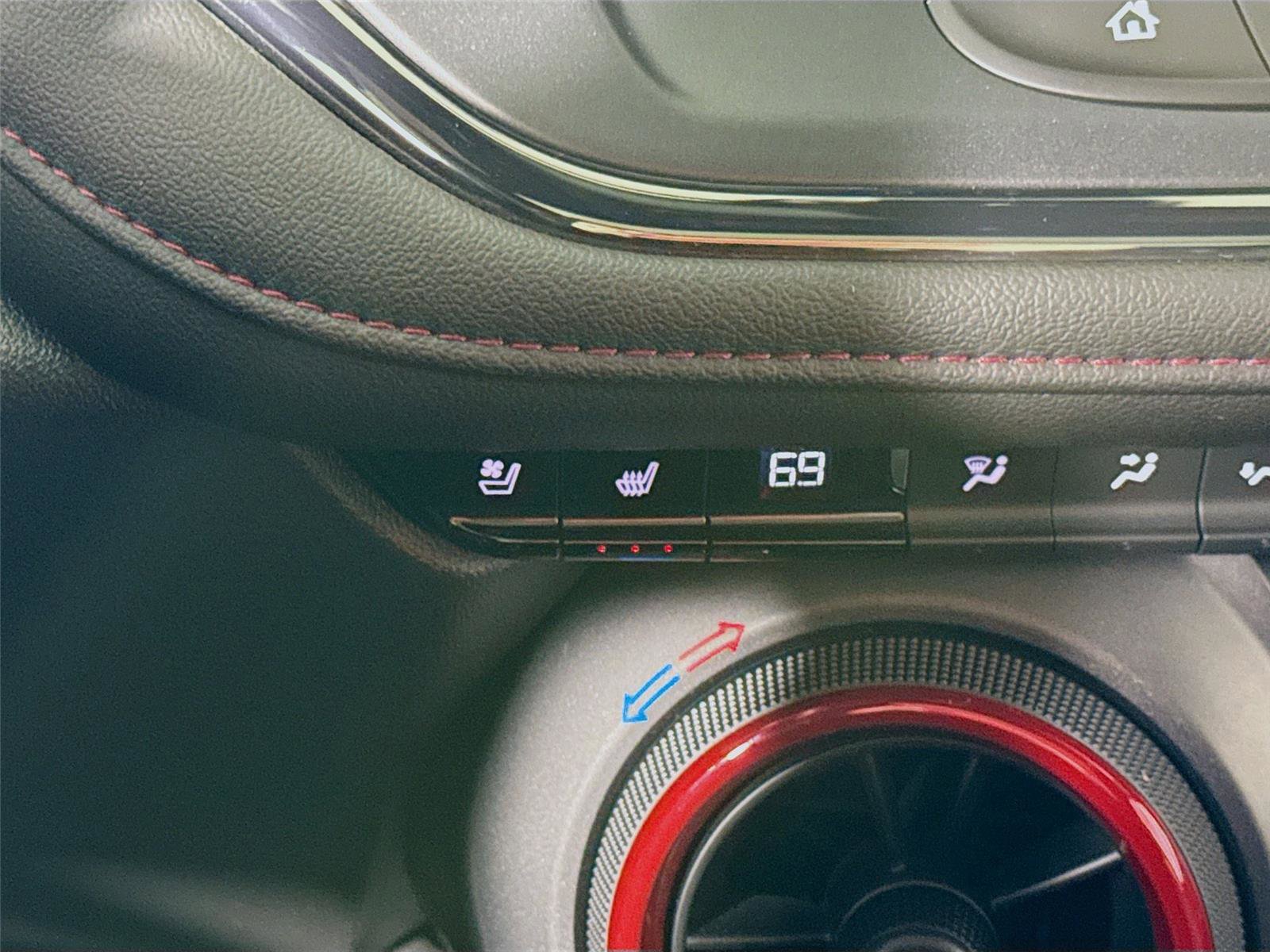 Used 2025 Chevrolet Blazer RS w/ Enhanced Convenience Package image 15