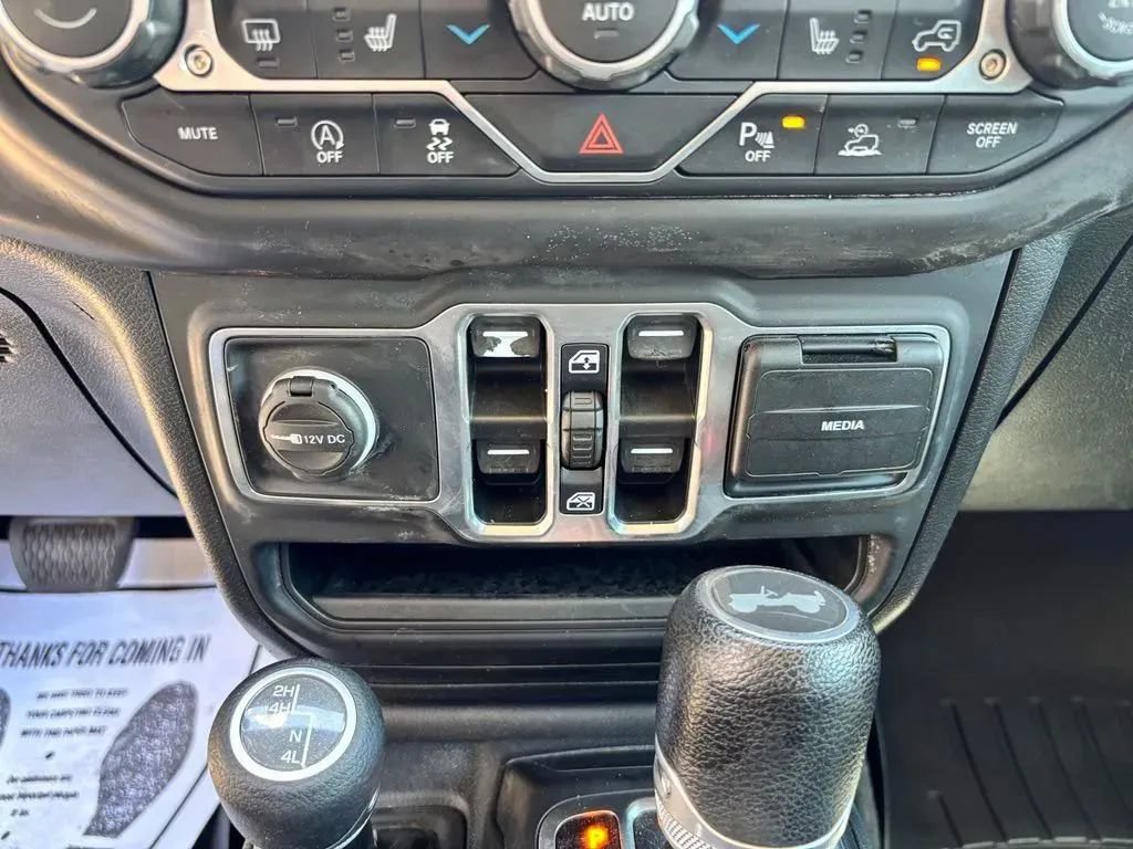 Used 2021 Jeep Wrangler Unlimited Sahara w/ Uconnect 4C Nav & Sound Group AWD/4WD image 16