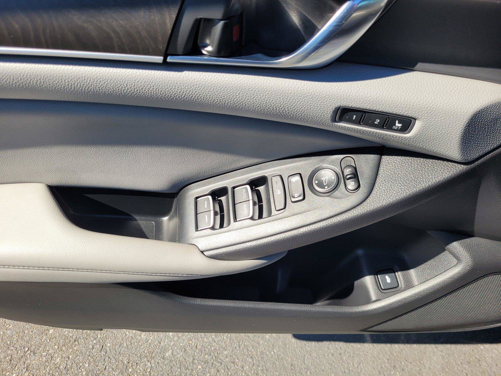 Used 2019 Honda Accord Touring image 23