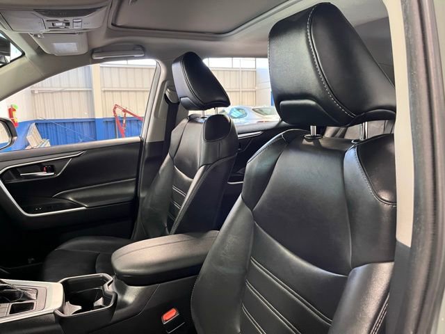 Used 2021 Toyota RAV4 XLE Premium image 22