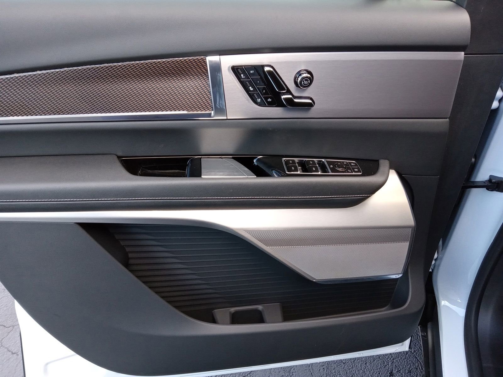 New 2026 Cadillac Vistiq Sport image 9