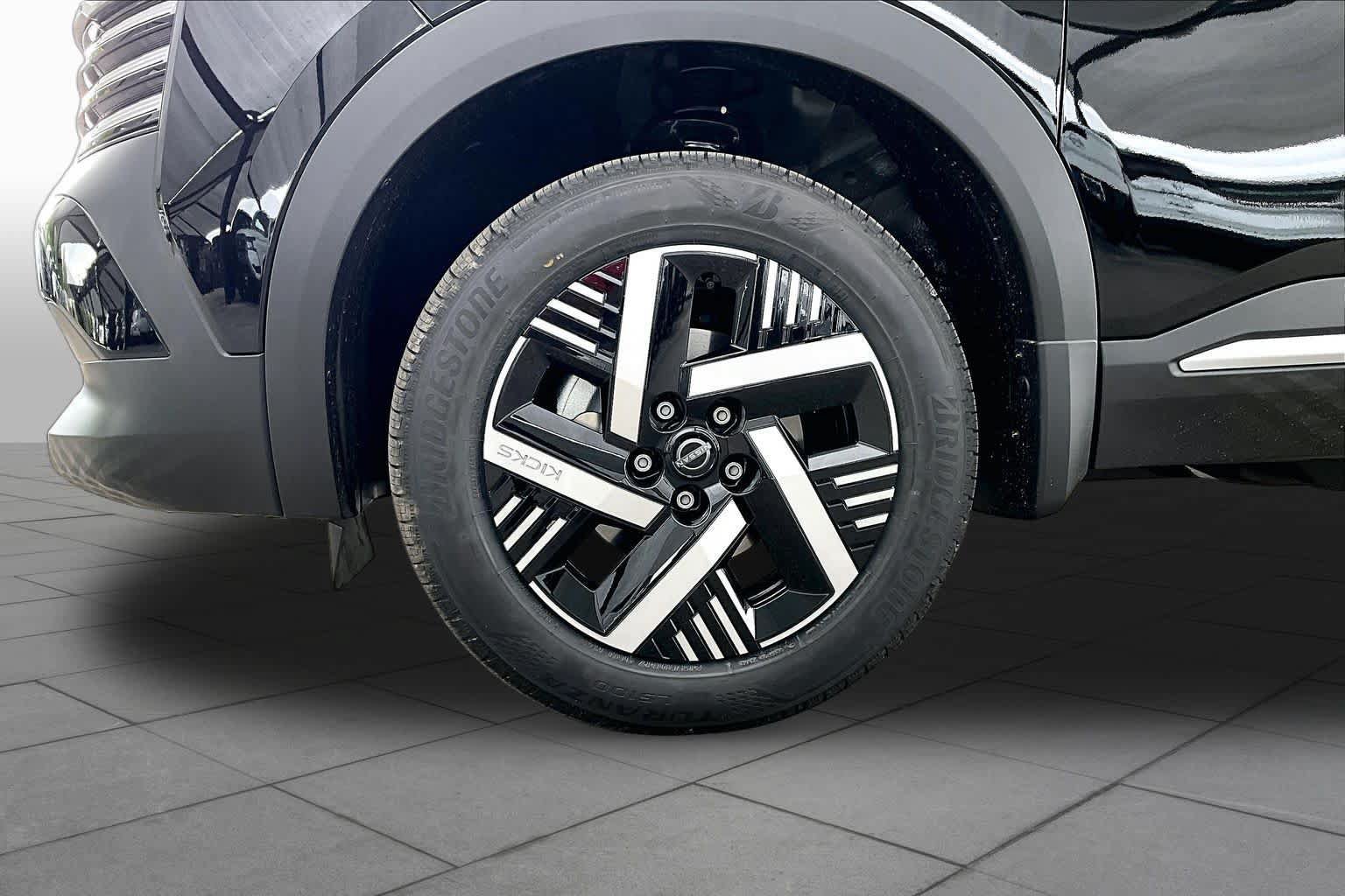 New 2027 Nissan Kicks SV FWD image 9