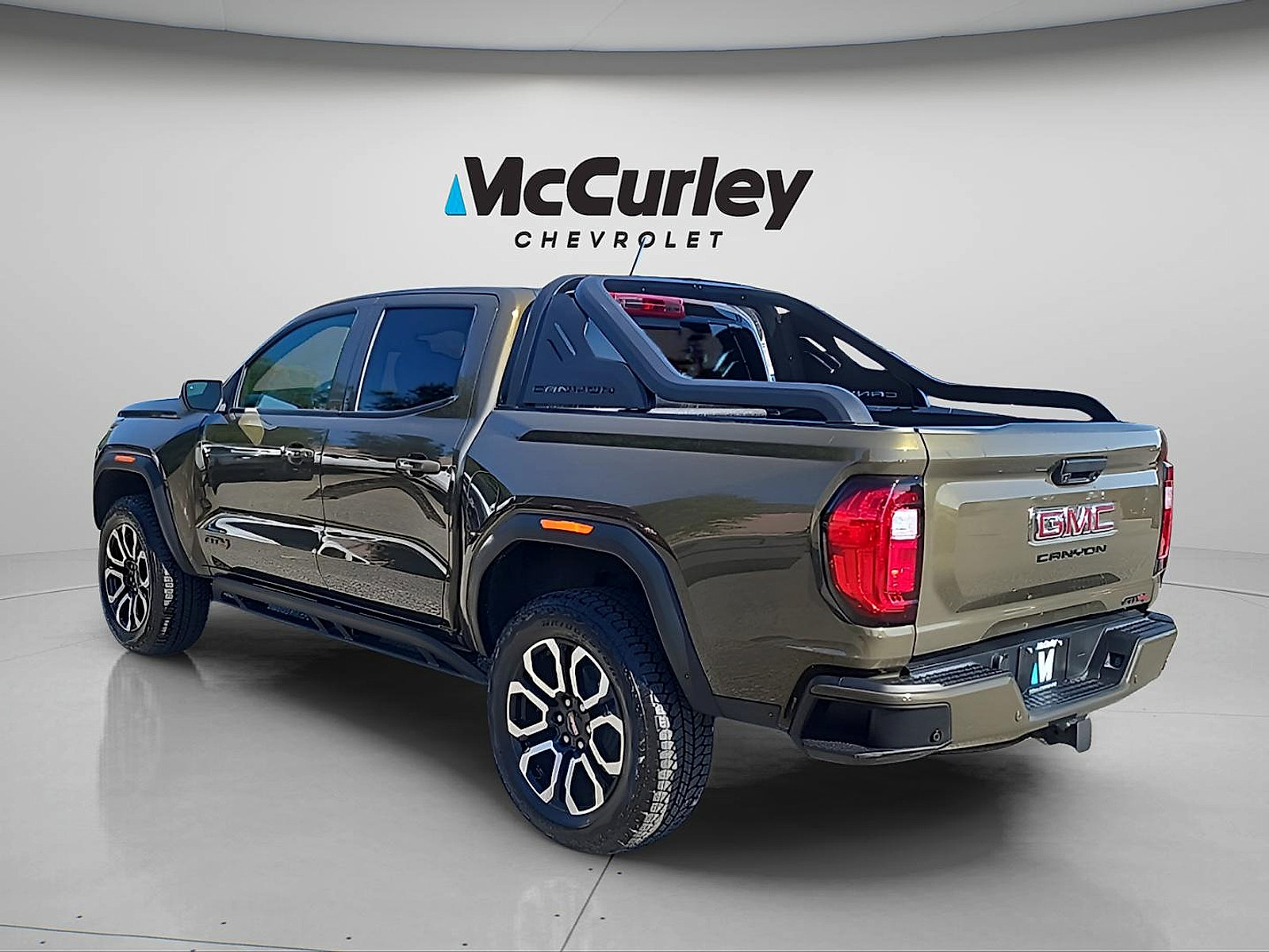 Used 2025 GMC Canyon AT4 w/ Nightfall Edition AWD/4WD image 5