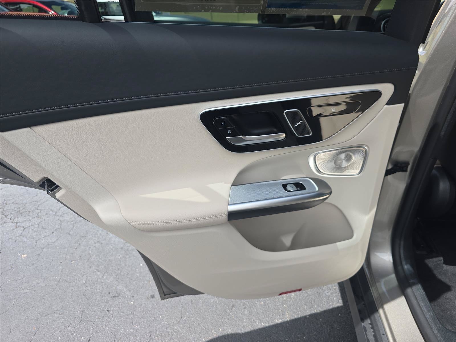 Used 2024 Mercedes-Benz GLC 300 4MATIC image 9