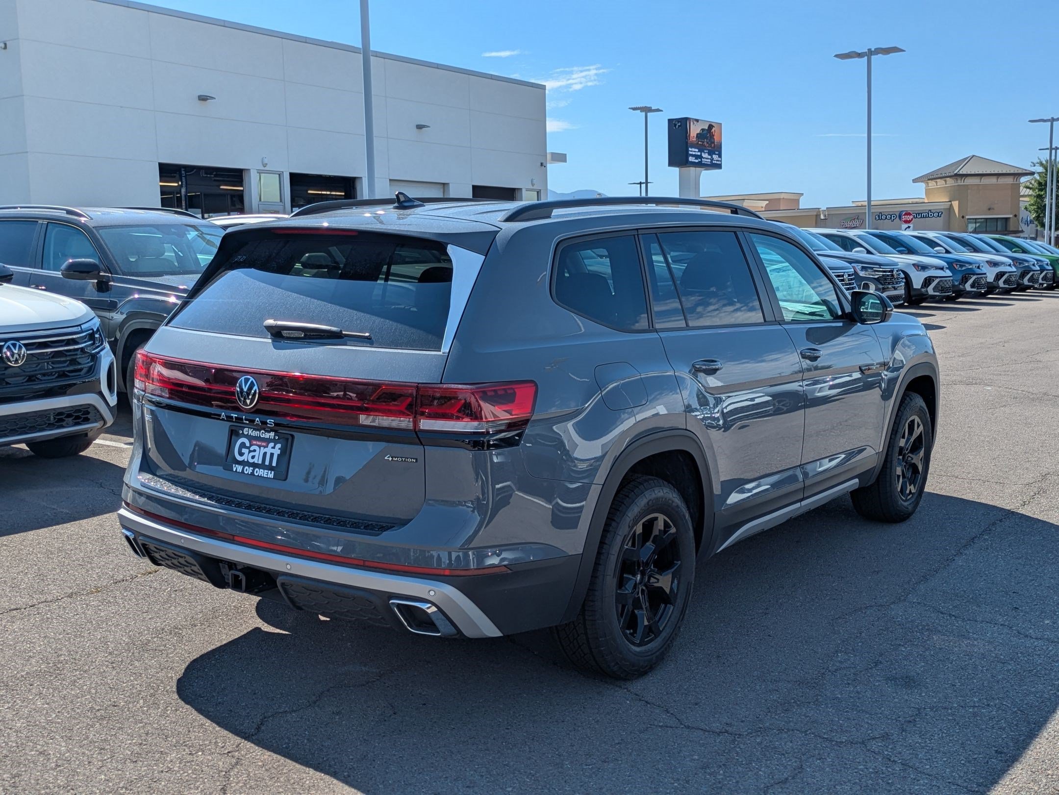 New 2026 Volkswagen Atlas Peak Edition AWD/4WD image 3
