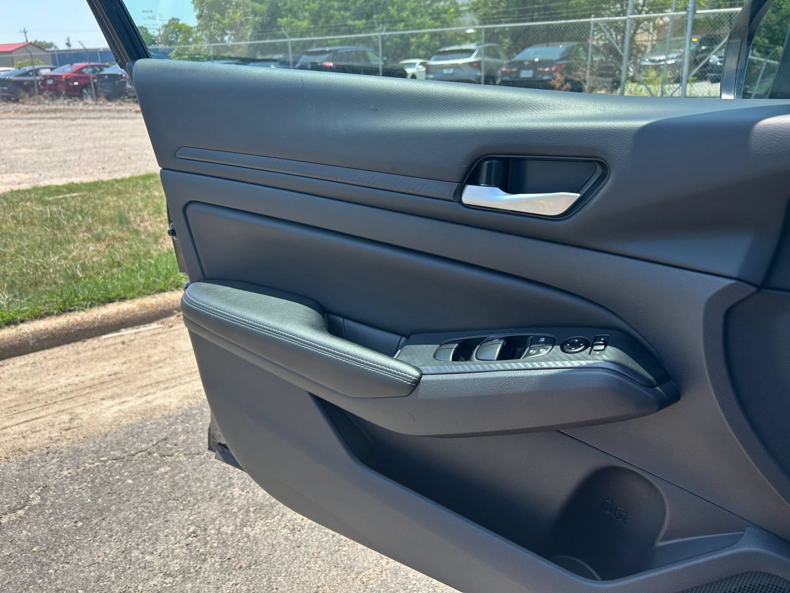 Used 2025 Nissan Altima 2.5 SV FWD image 18