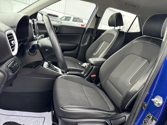 Used 2022 Hyundai Venue Limited image 10