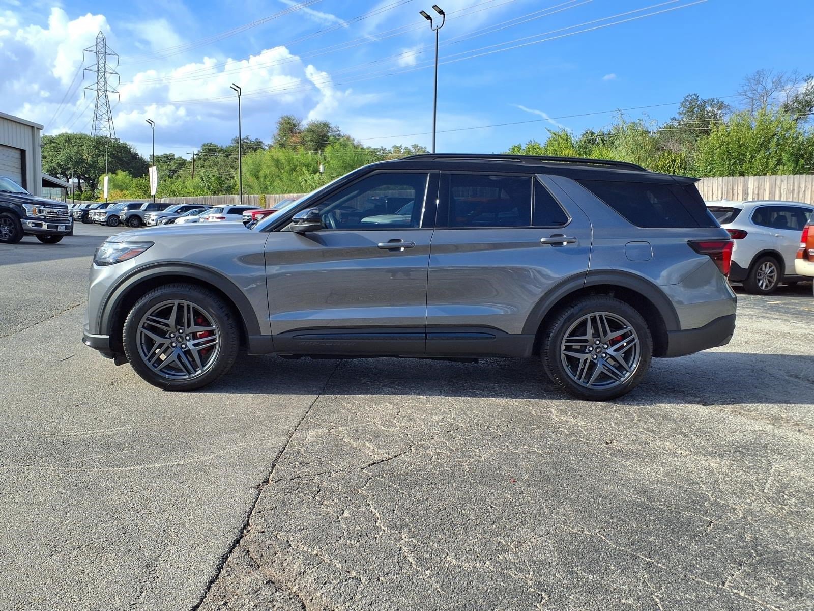 Certified 2025 Ford Explorer ST AWD/4WD image 9