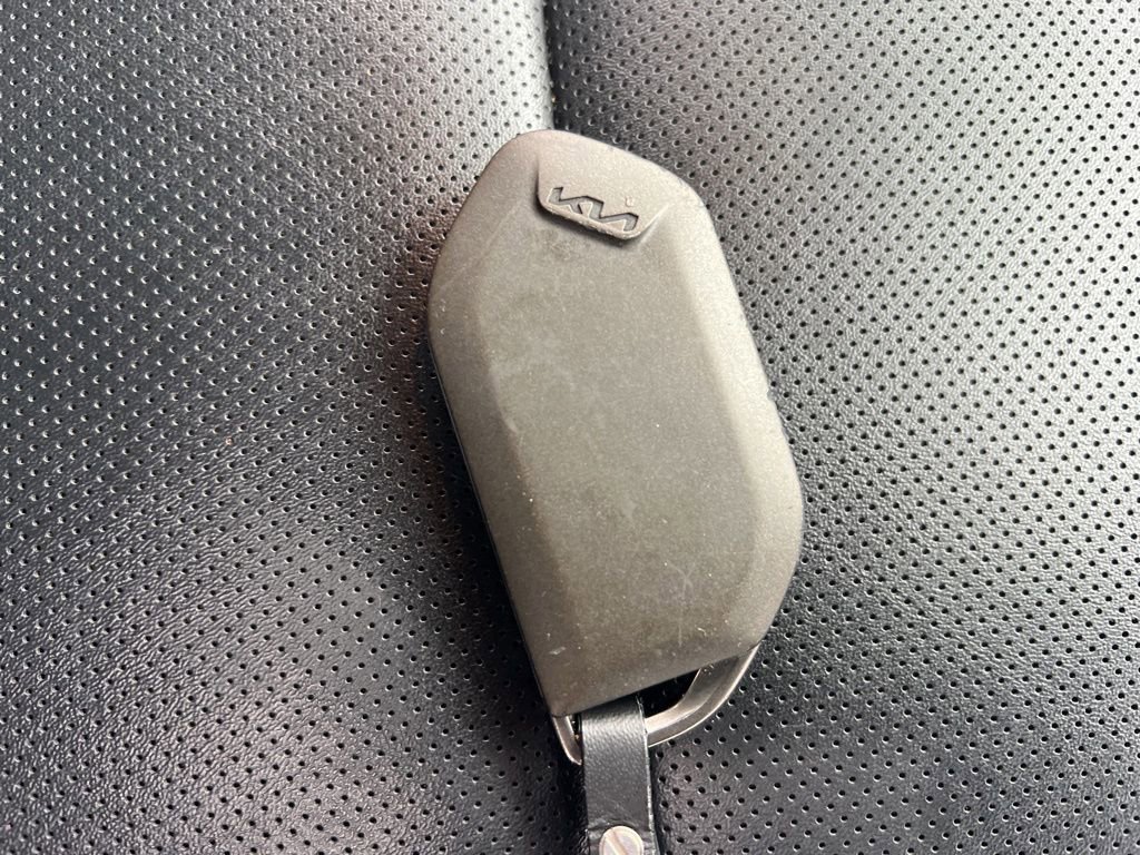 Certified 2024 Kia Telluride LX image 25