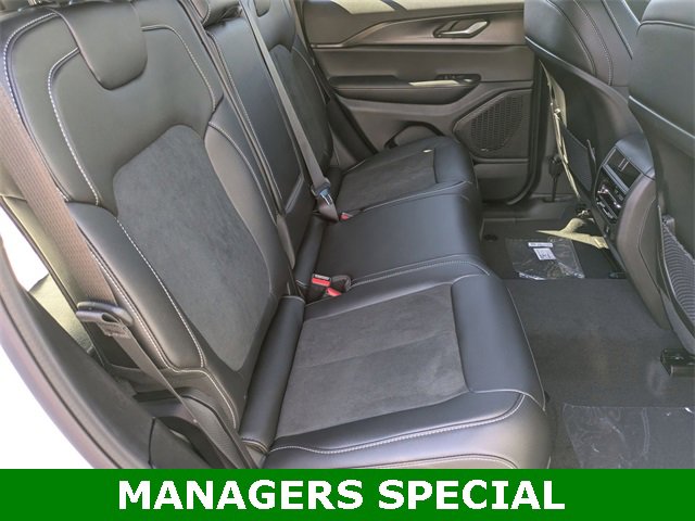 New 2025 Jeep Grand Cherokee Altitude image 27