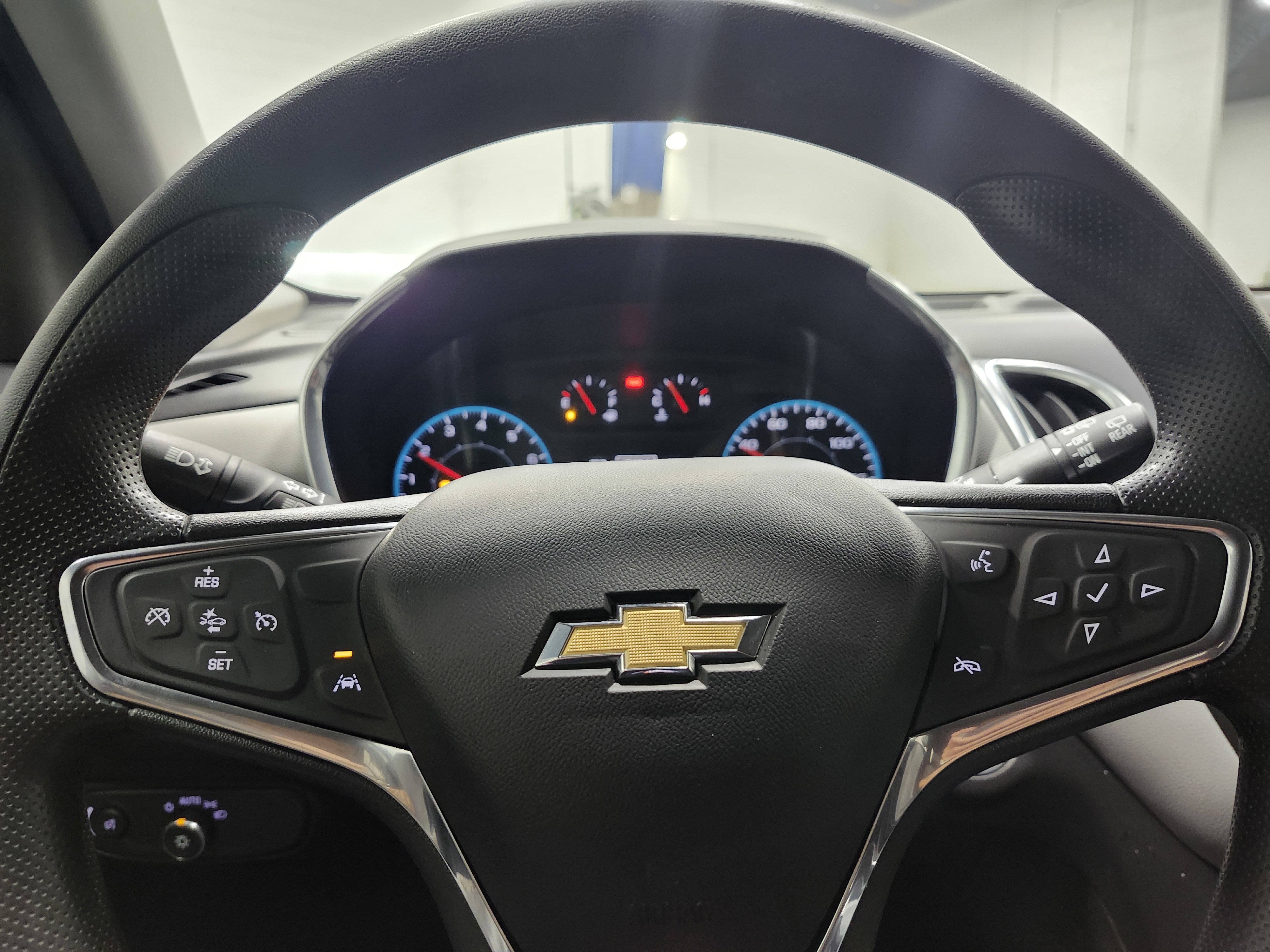 Used 2021 Chevrolet Equinox LS image 21