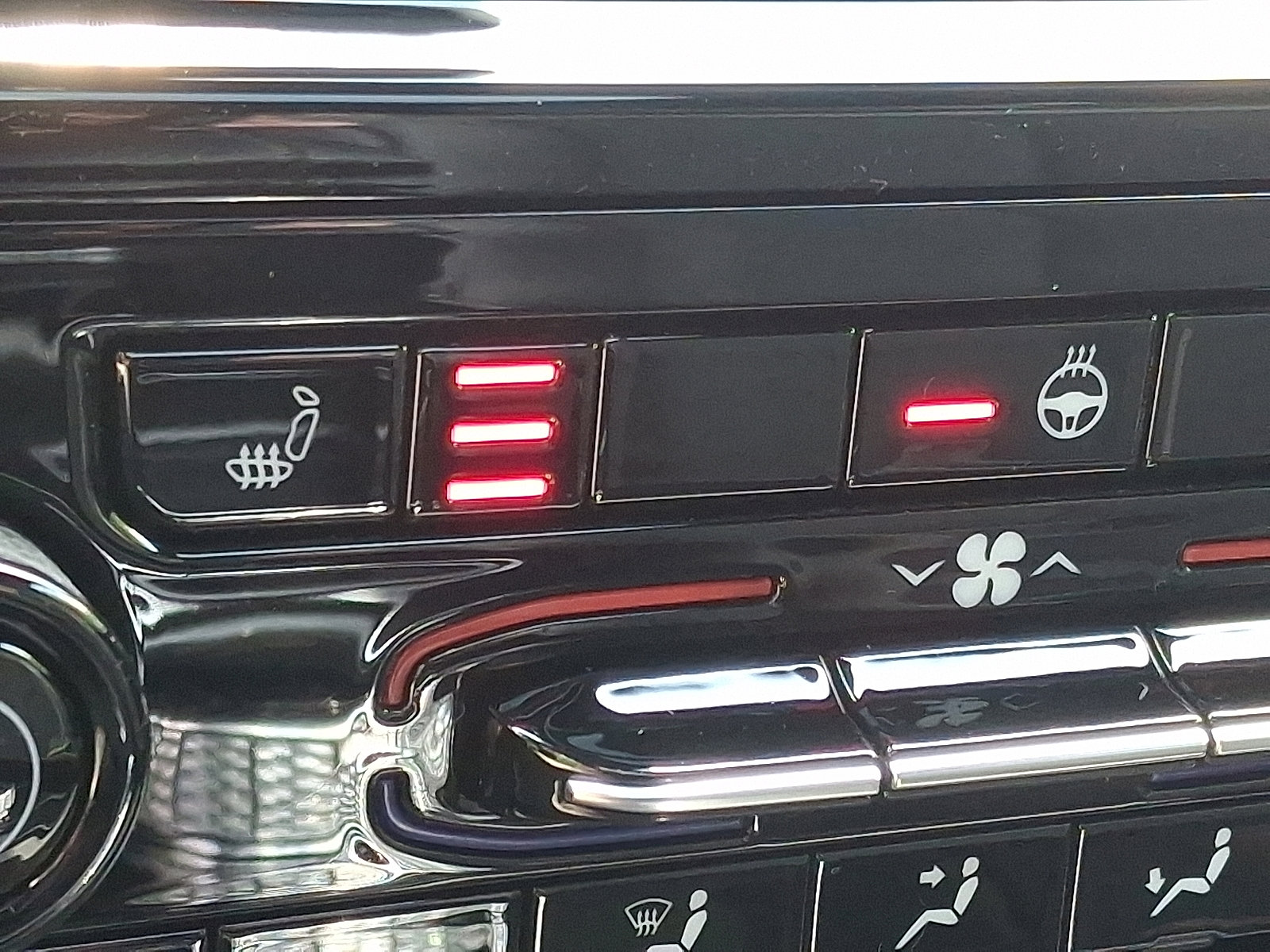 New 2025 Jeep Grand Cherokee L Altitude image 17