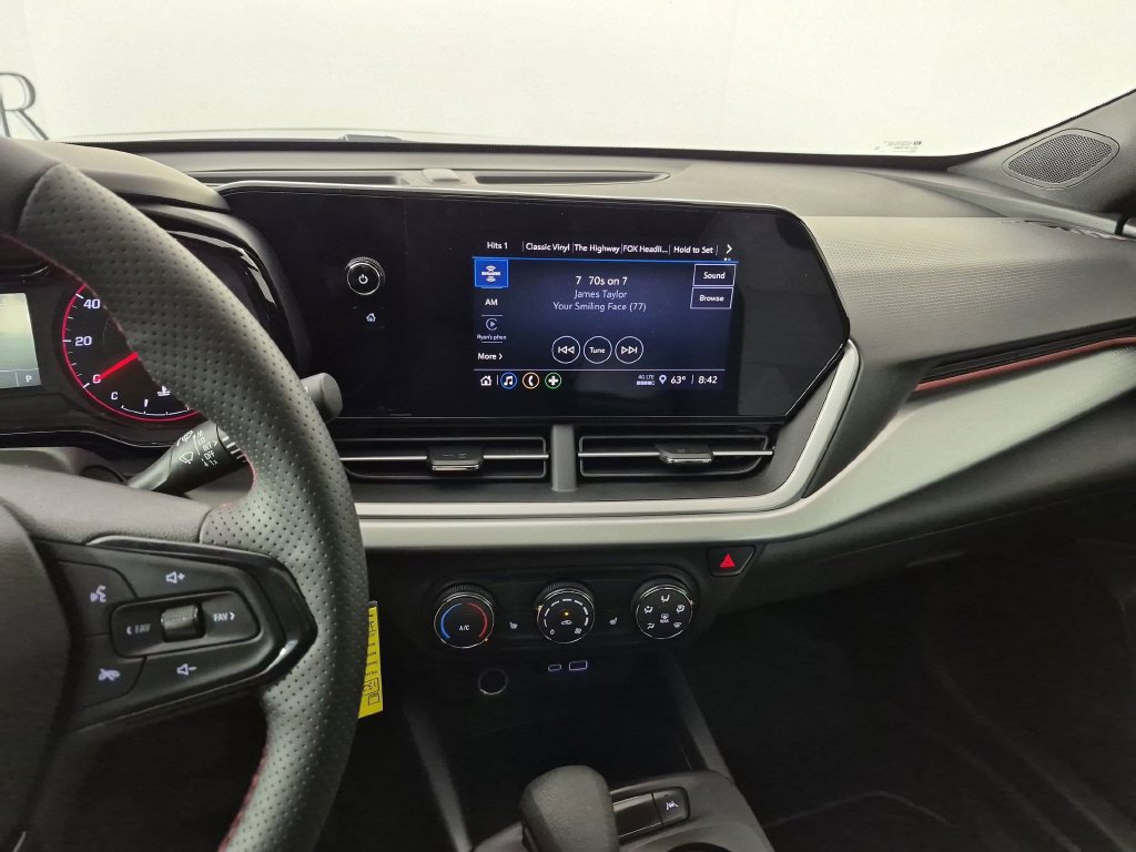 Used 2026 Chevrolet Trax RS w/ Sunroof Package FWD image 21