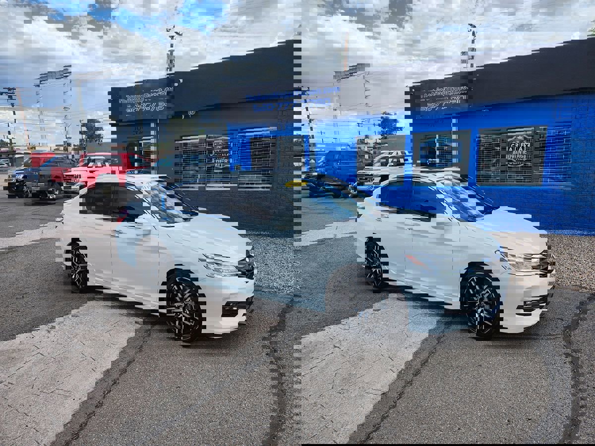 Used 2017 Honda Accord Touring image 8