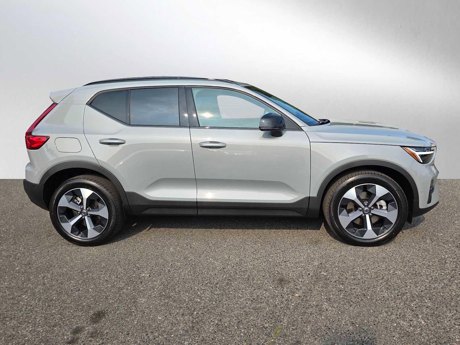 New 2026 Volvo XC40 B5 Plus w/ Protection Package Premier image 2