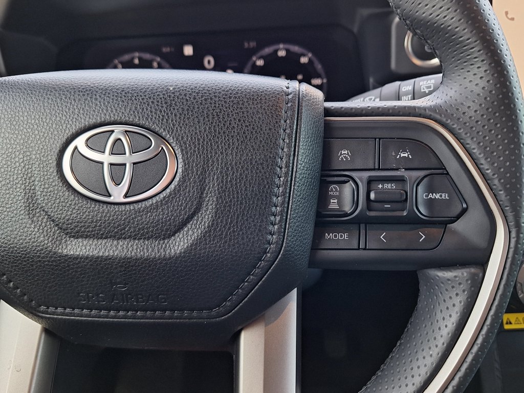 Used 2025 Toyota 4Runner Limited AWD/4WD image 17