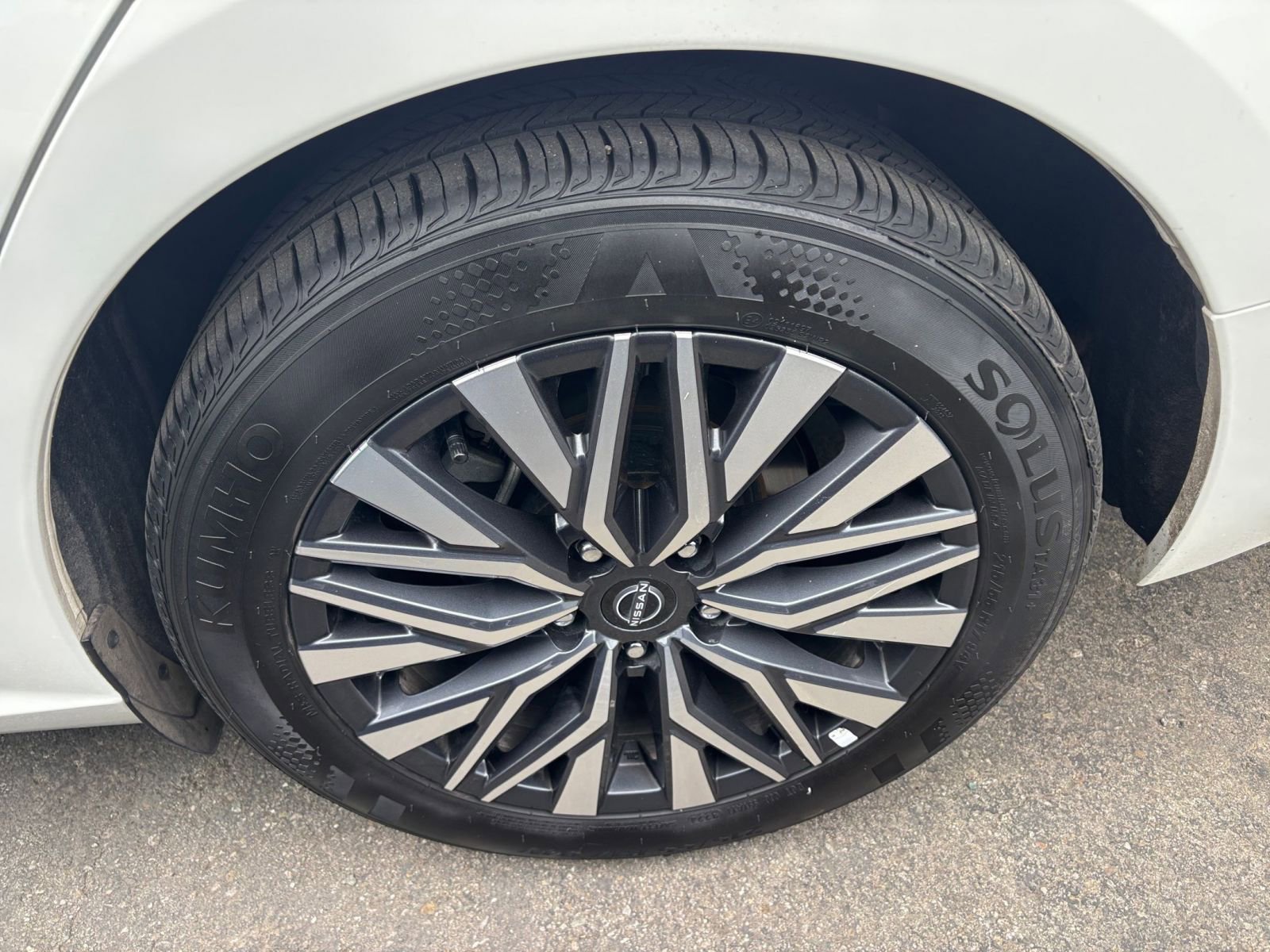 Used 2025 Nissan Altima 2.5 SV FWD image 32