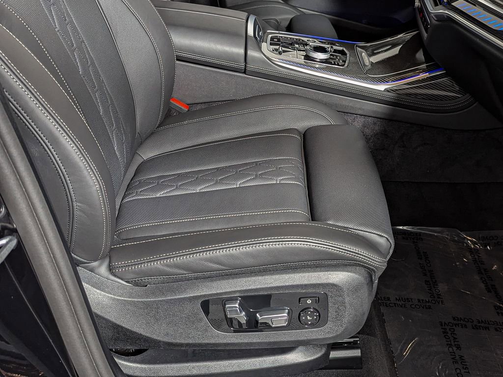 Used 2026 BMW X7 M60i image 33
