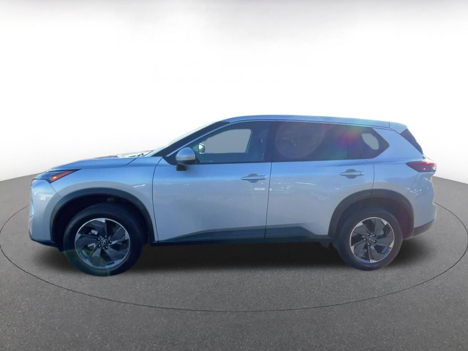 Used 2025 Nissan Rogue SV image 8