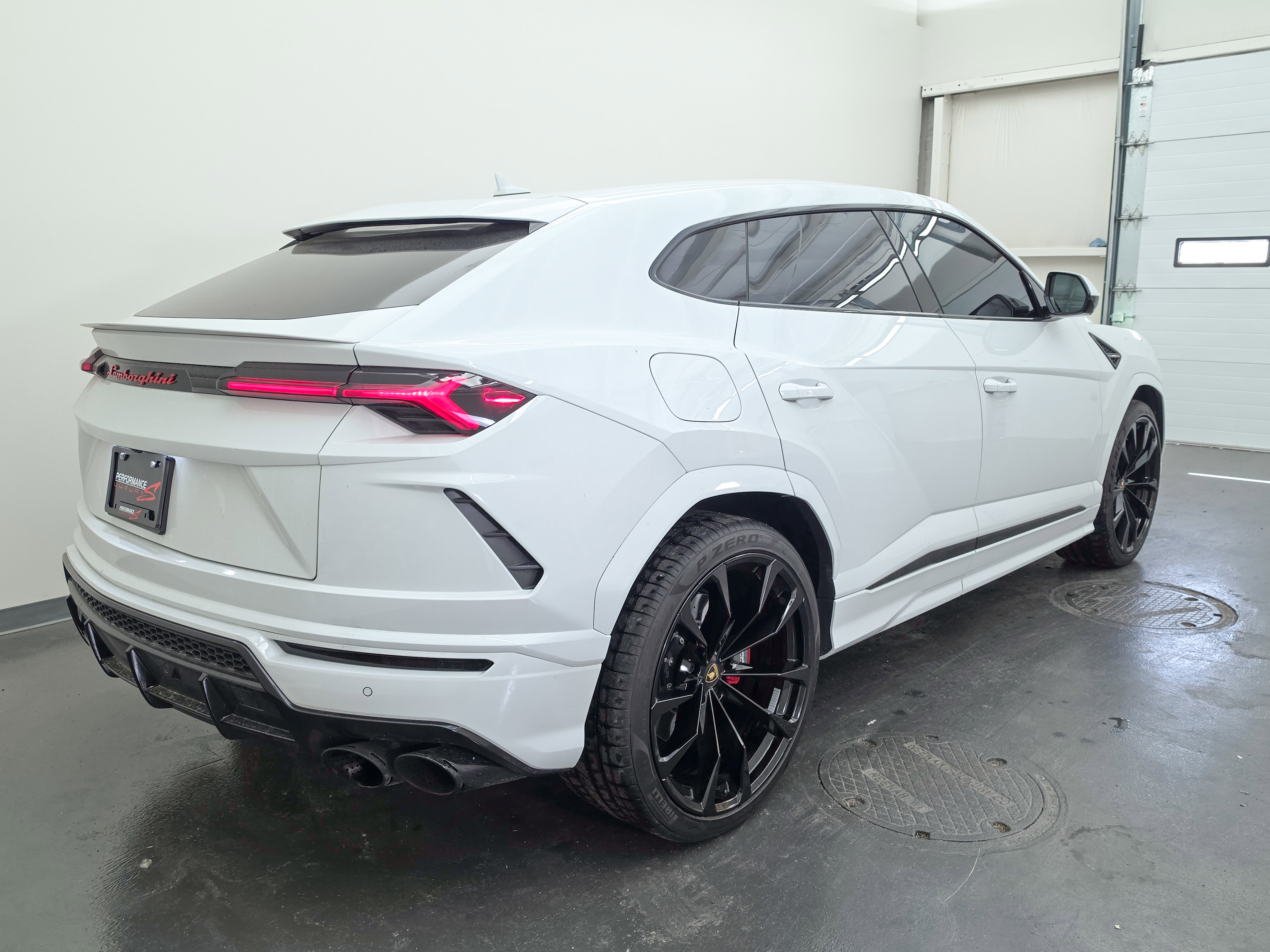 Used 2021 Lamborghini Urus AWD/4WD image 25