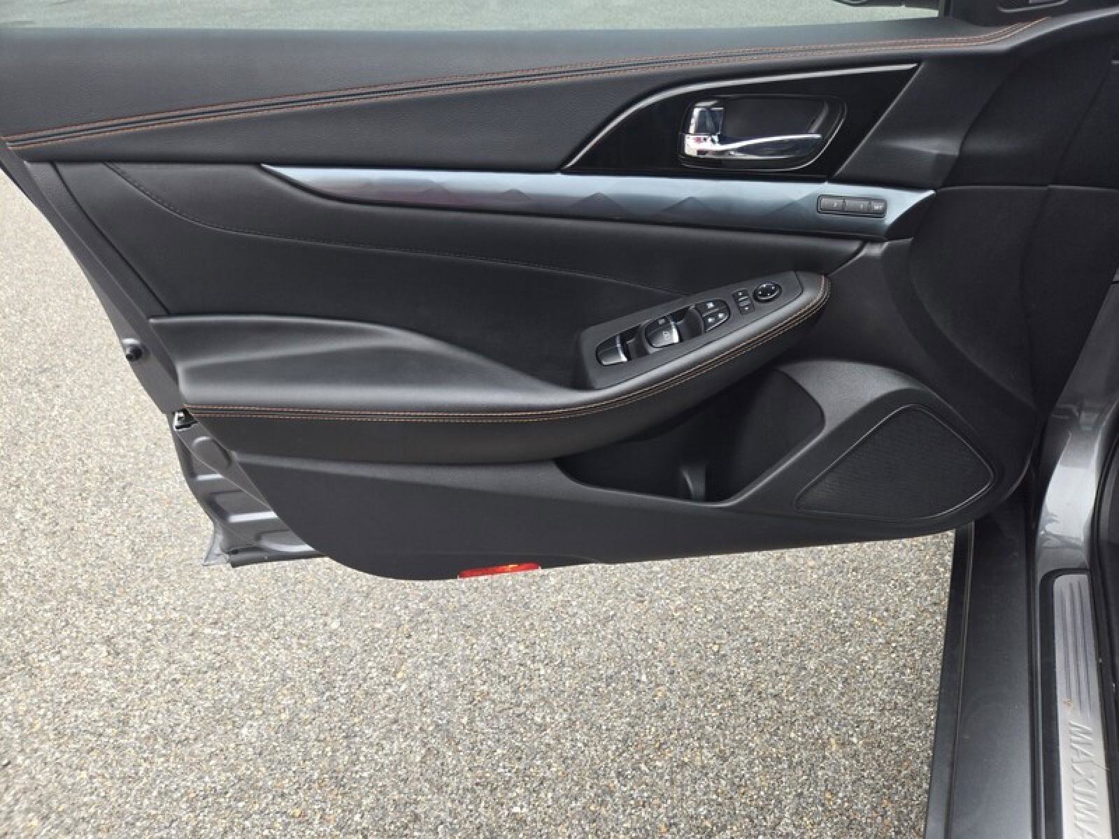 Used 2023 Nissan Maxima SR w/ Sport Mat Group FWD image 22