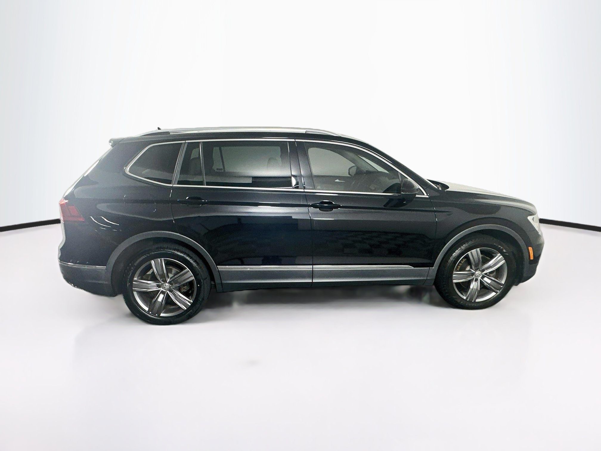 Used 2021 Volkswagen Tiguan SEL FWD image 10