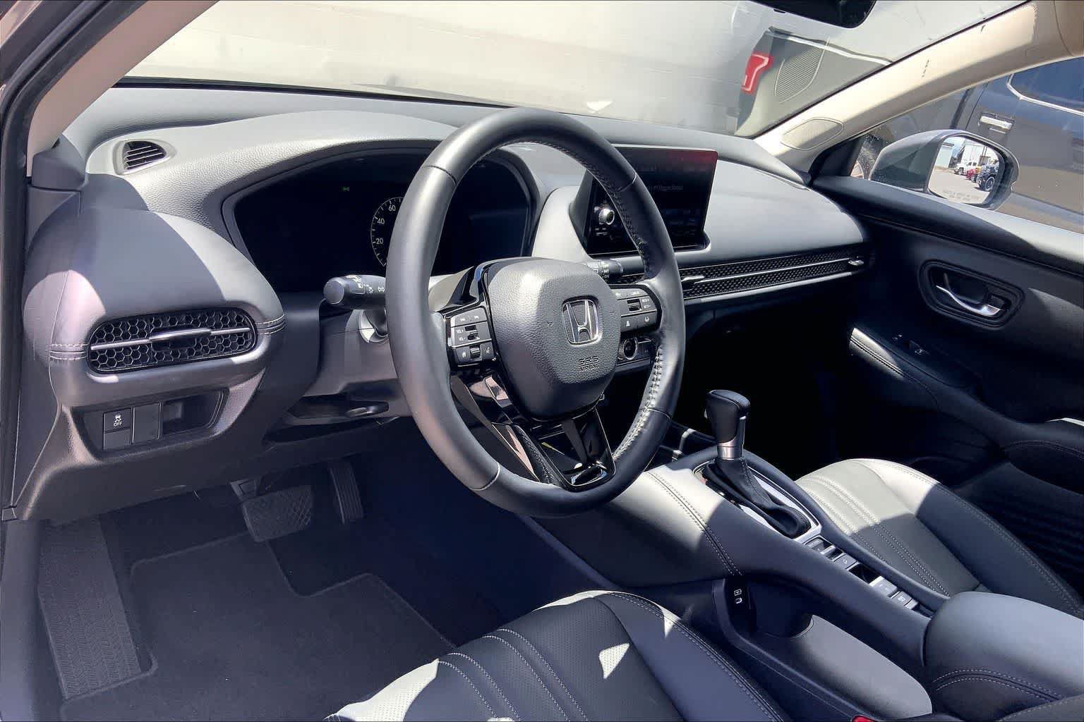 Used 2025 Honda HR-V EX-L image 2