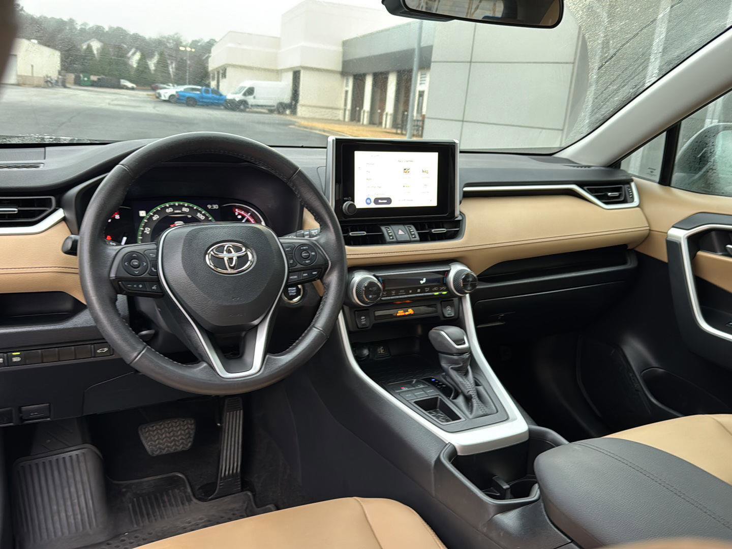 Used 2023 Toyota RAV4 XLE Premium image 16