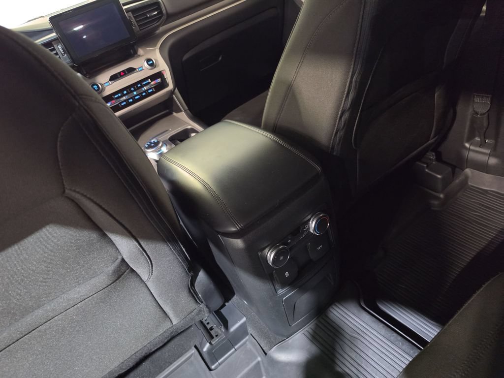 Used 2023 Ford Explorer XLT AWD/4WD image 21