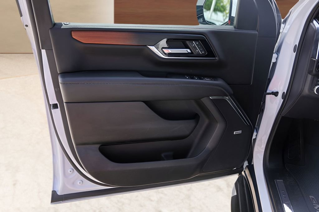 Used 2025 GMC Yukon XL Denali image 23