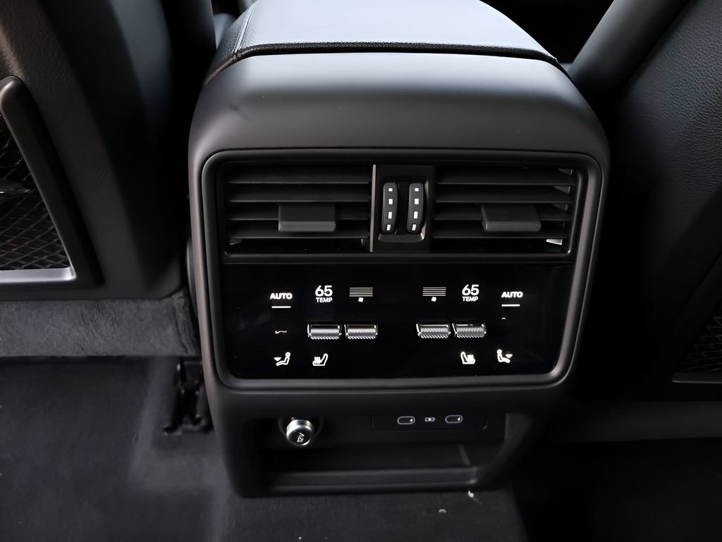 New 2026 Porsche Cayenne Coupe AWD/4WD image 21