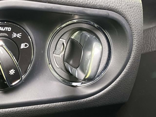 Certified 2025 Porsche Macan image 43