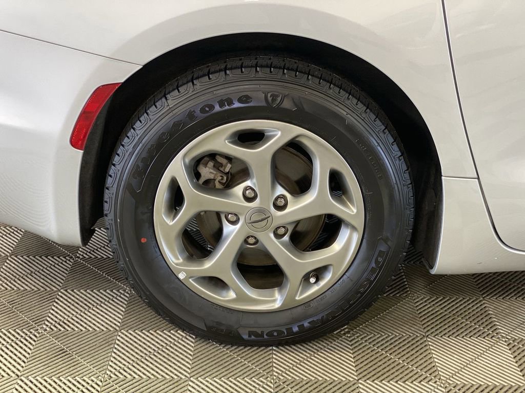 Used 2024 Chrysler Pacifica Limited image 39