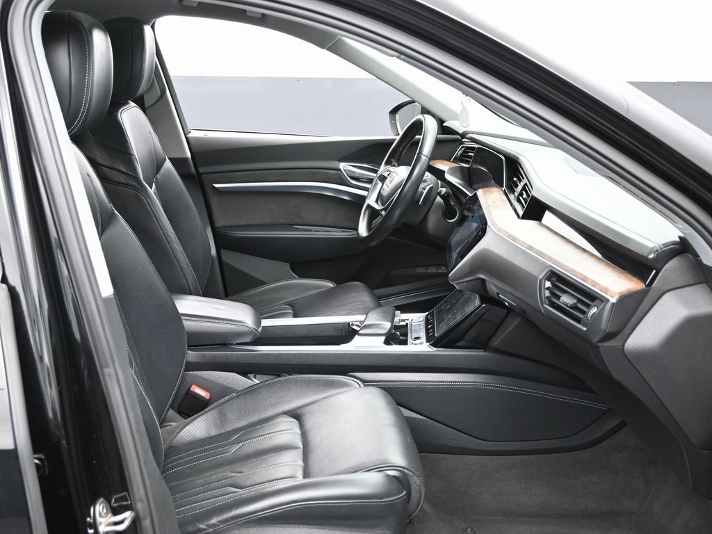 Used 2019 Audi e-tron Prestige w/ Prestige Package image 35
