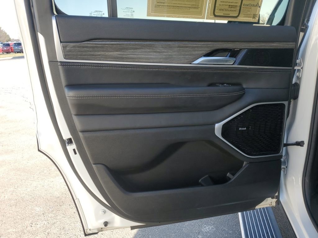 Used 2022 Jeep Wagoneer Series III w/ Premium Group I image 34