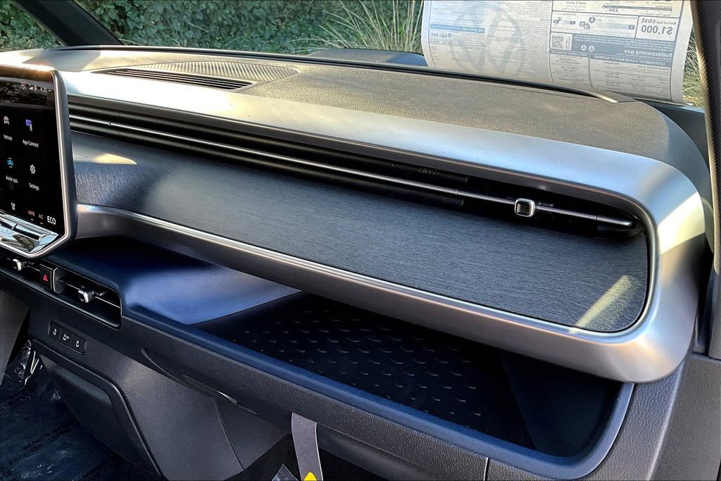 Certified 2025 Volkswagen ID. Buzz Pro S image 16