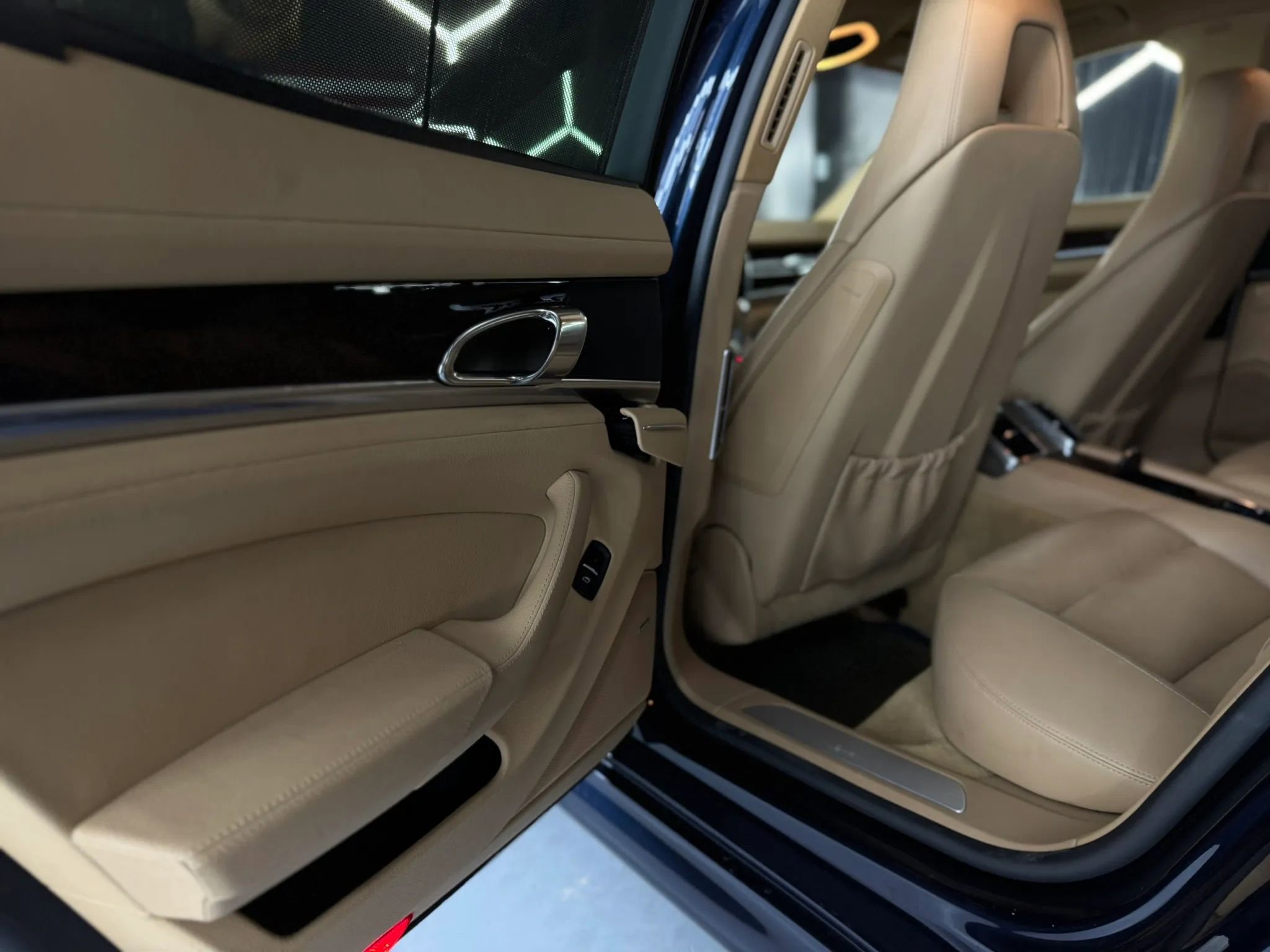 Used 2013 Porsche Panamera 4 Platinum Edition image 28