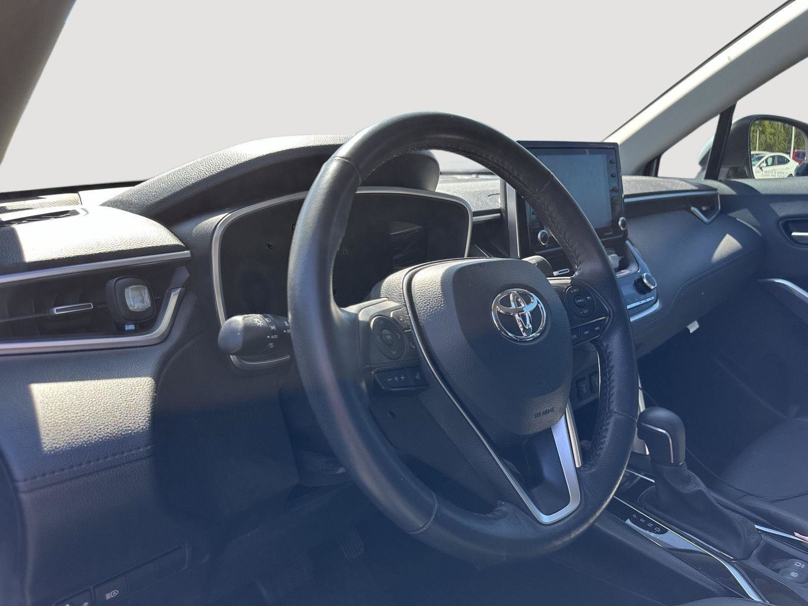 Used 2022 Toyota Corolla Cross XLE FWD image 11