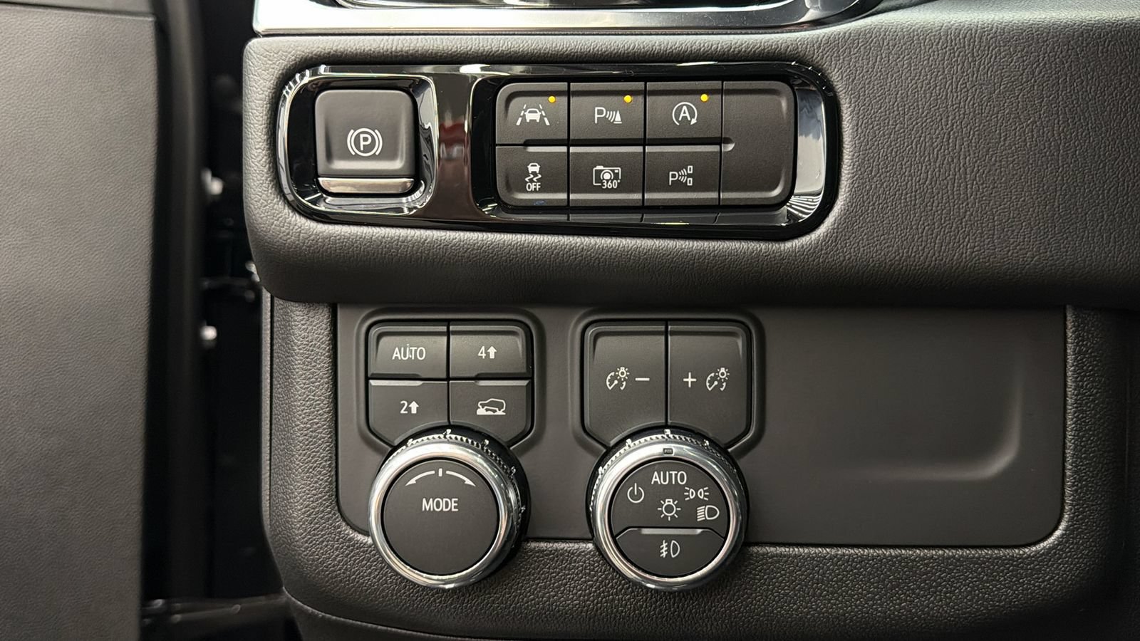 Used 2026 GMC Yukon XL Denali w/ Sun & Power Step Package AWD/4WD image 28
