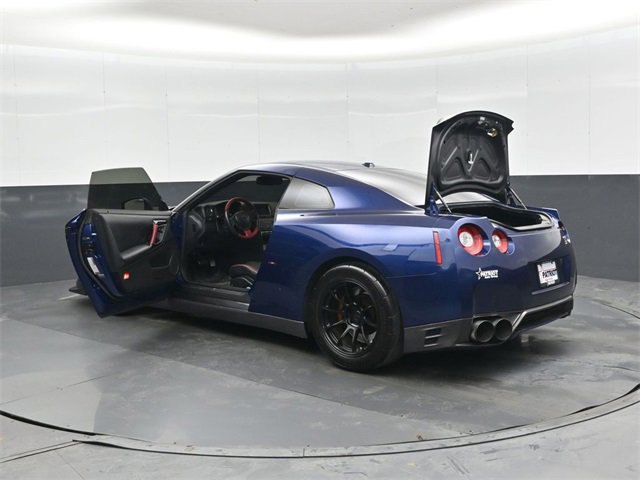Used 2015 Nissan GT-R Black Edition image 46