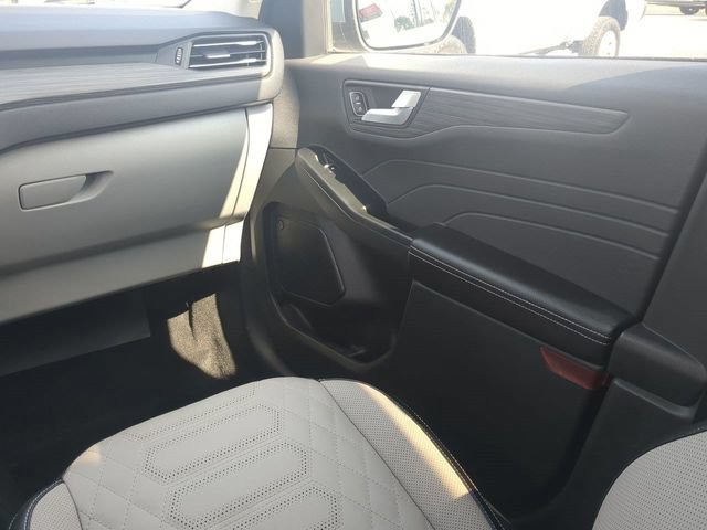 Certified 2024 Ford Escape SE w/ PHEV Premium Package FWD image 17