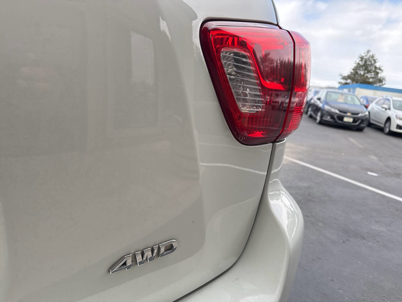 Used 2018 Nissan Pathfinder S image 32