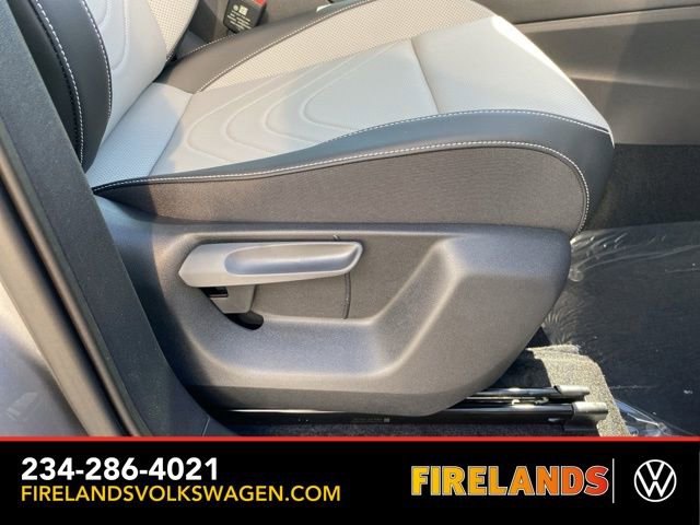 New 2025 Volkswagen Tiguan SE image 48
