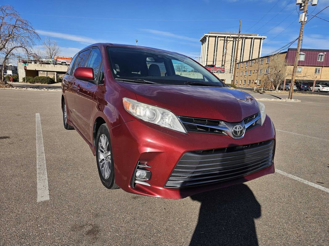 Used 2018 Toyota Sienna XLE FWD image 7
