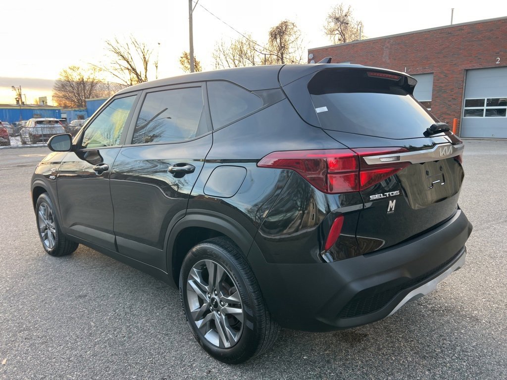 Certified 2023 Kia Seltos LX image 3