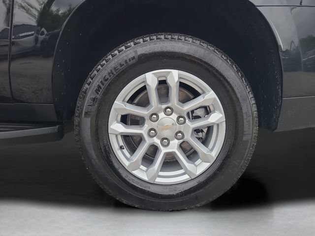 Used 2025 Chevrolet Suburban LS RWD image 34